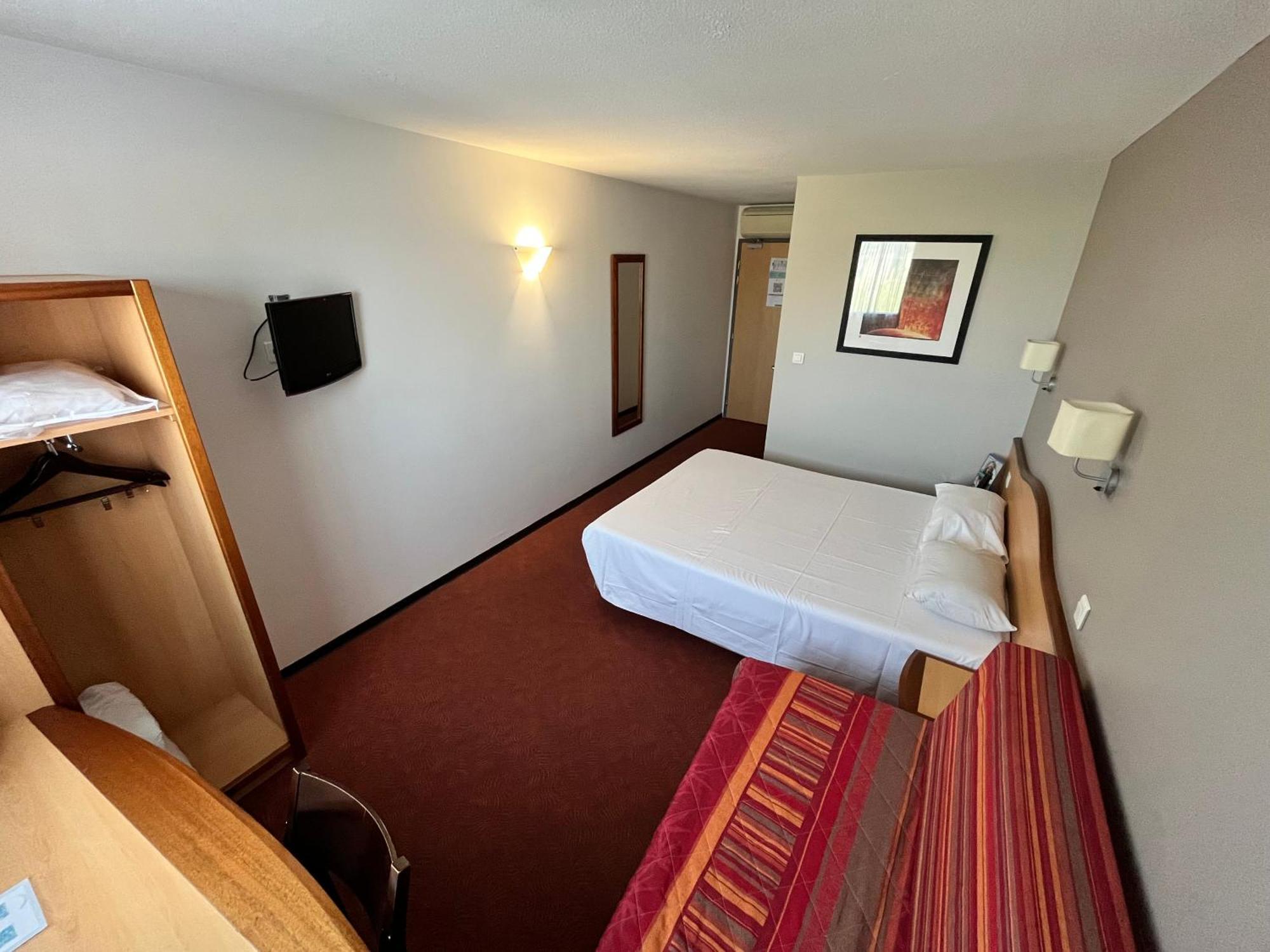 Brit Hotel Confort Montauban Kültér fotó