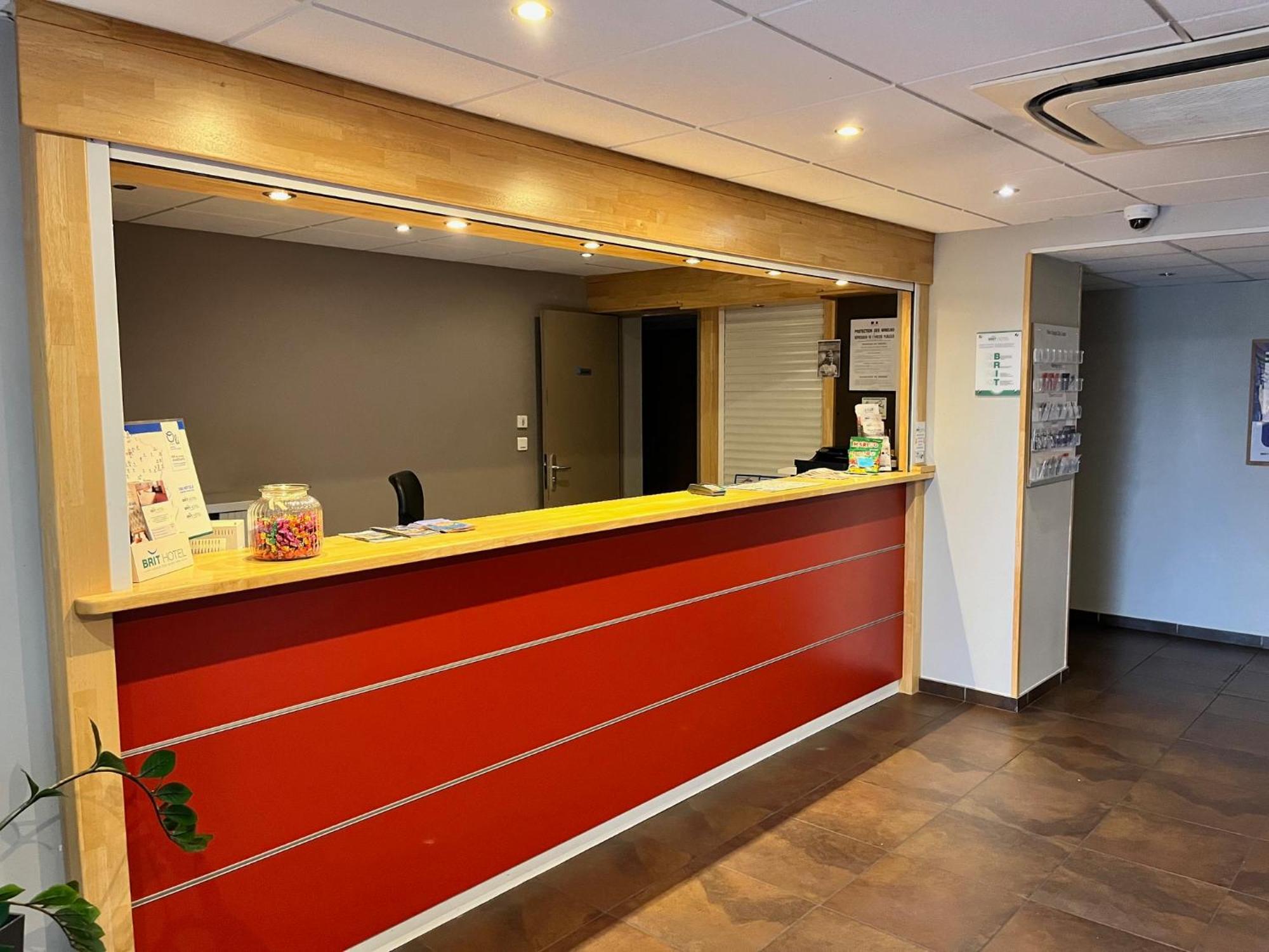 Brit Hotel Confort Montauban Kültér fotó
